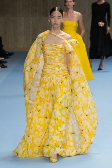 Коллекция Carolina Herrera Ready-To-Wear Весна-Лето 2025 Коллекция Carolina Herrera Ready-To-Wear Весна-Лето 2025