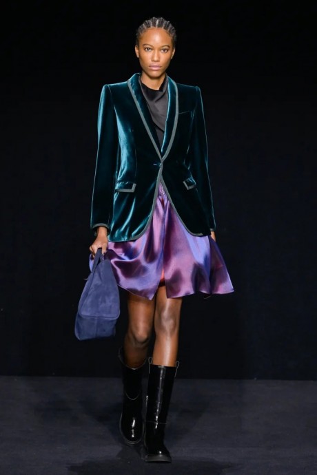 Коллекция Emporio Armani Ready-To-Wear Осень-Зима 2023