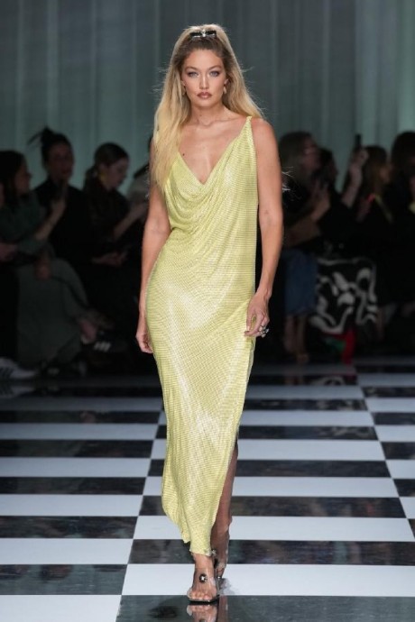 Коллекция Versace Ready-To-Wear Весна-Лето 2024