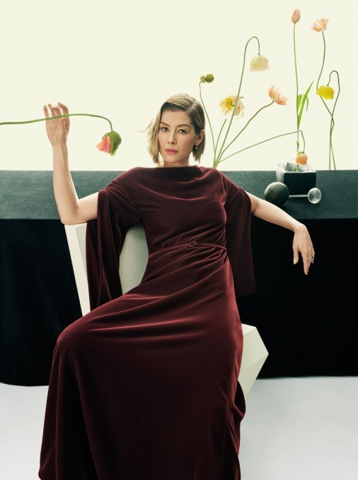 Розамунд Пайк (Rosamund Pike) в фотосессии для журнала Harper's Bazaar UK (2025) Розамунд Пайк (Rosamund Pike) в фотосессии для журнала Harper's Bazaar UK (2025)