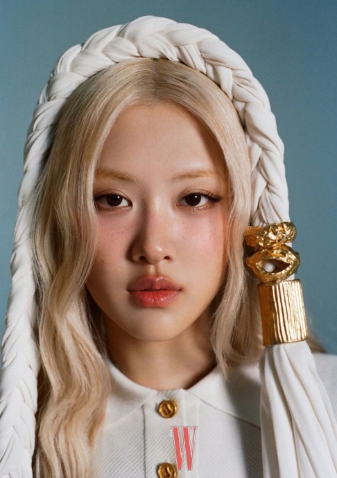 Розэ (Rosé) в фотосессии для журнала W Magazine China (2025) Розэ (Rosé) в фотосессии для журнала W Magazine China (2025)