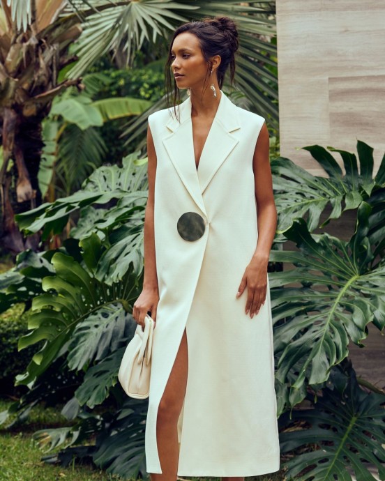 Лаис Рибейро (Lais Ribeiro) в фотосессии для журнала She Knows (2024) Лаис Рибейро (Lais Ribeiro) в фотосессии для журнала She Knows (2024)