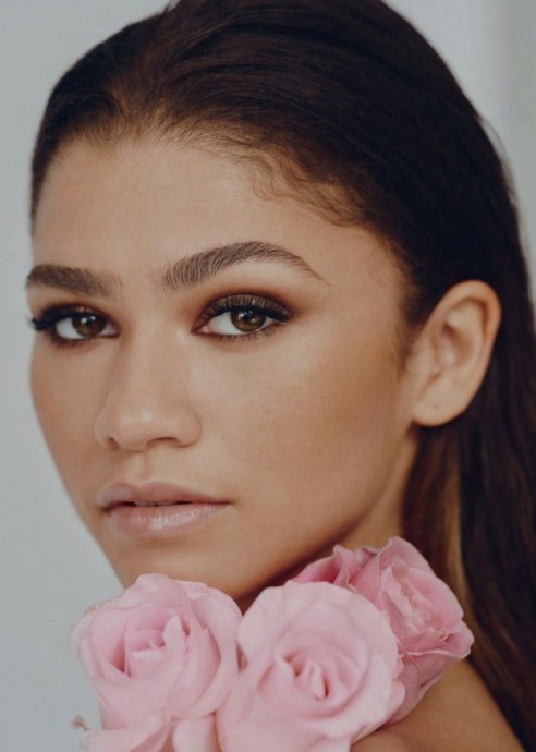 Зендея (Zendaya) в фотосессии для журнала ELLE Canada (2023)