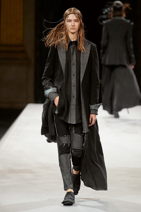 Коллекция Yohji Yamamoto Ready-To-Wear Осень-Зима 2022/2023