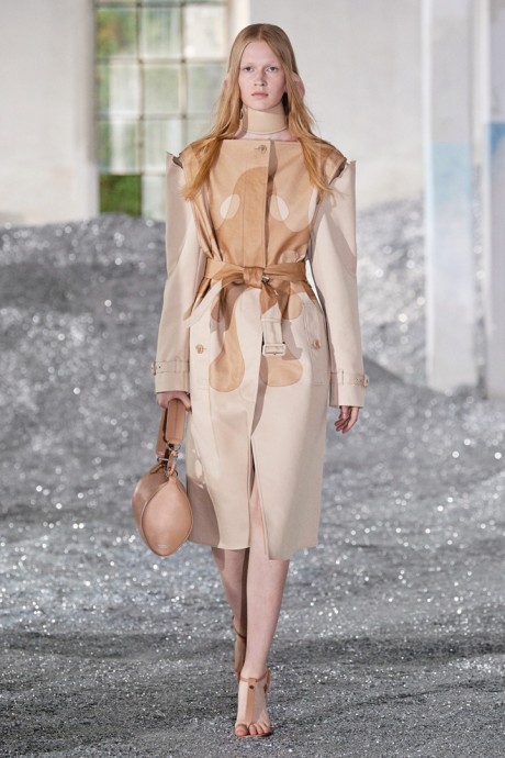 Коллекция Burberry Ready-To-Wear Весна-Лето 2022