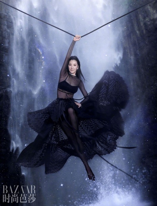 Мишель Йео (Michelle Yeoh) в фотосессии для журнала Harper’s Bazaar China (2023)