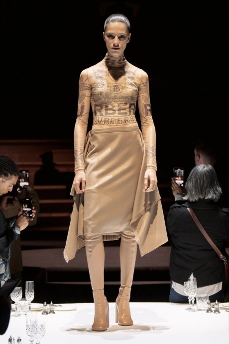 Коллекция Burberry Ready-To-Wear Осень-Зима 2022/2023 Коллекция Burberry Ready-To-Wear Осень-Зима 2022/2023
