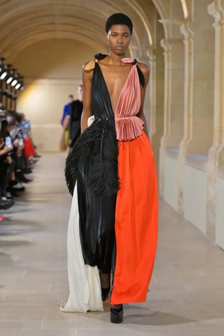 Коллекция Victoria Beckham Ready-To-Wear Осень-Зима 2023-2024 Коллекция Victoria Beckham Ready-To-Wear Осень-Зима 2023-2024