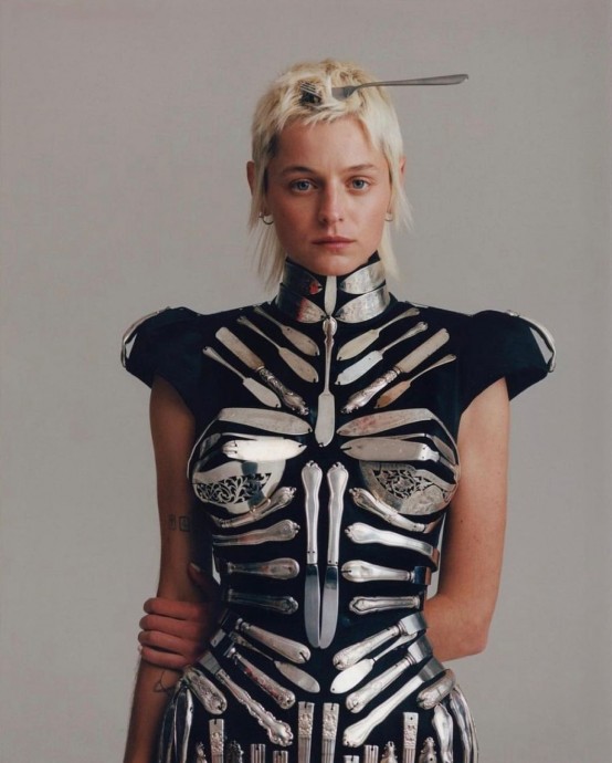 Эмма Коррин (Emma Corrin) в фотосессии для журнала Evening Standard (2023) Эмма Коррин (Emma Corrin) в фотосессии для журнала Evening Standard (2023)
