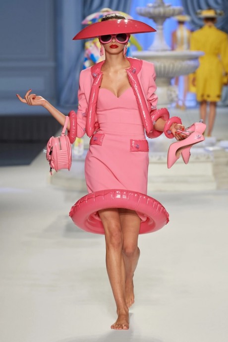 Коллекция Moschino Ready-To-Wear Весна-Лето 2023