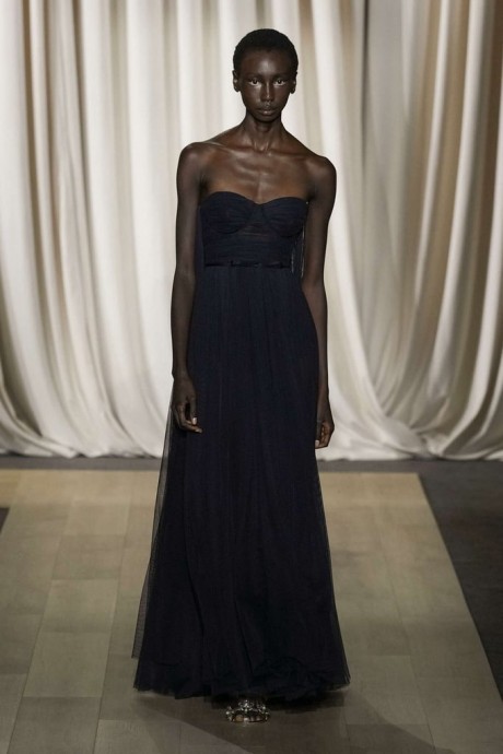 Коллекция Giambattista Valli Ready-To-Wear Весна-Лето 2024 Коллекция Giambattista Valli Ready-To-Wear Весна-Лето 2024