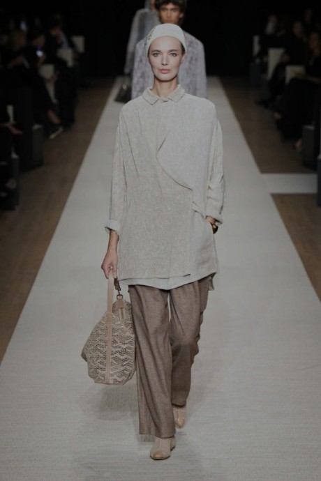 Коллекция Giorgio Armani Ready-To-Wear Весна-Лето 2025 Коллекция Giorgio Armani Ready-To-Wear Весна-Лето 2025