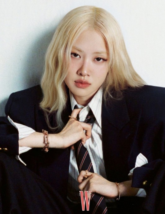 Розэ (Rosé) в фотосессии для журнала W Magazine China (2025) Розэ (Rosé) в фотосессии для журнала W Magazine China (2025)