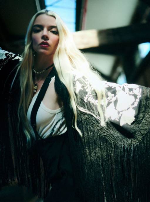 Аня Тейлор-Джой (Anya Taylor-Joy) в фотосессии для журнала Harper’s Bazaar UK (2022) Аня Тейлор-Джой (Anya Taylor-Joy) в фотосессии для журнала Harper’s Bazaar UK (2022)