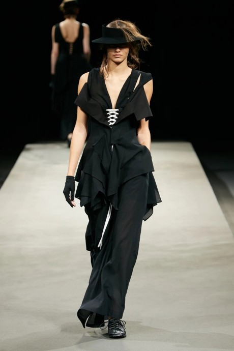 Коллекция Yohji Yamamoto Ready-To-Wear 2023