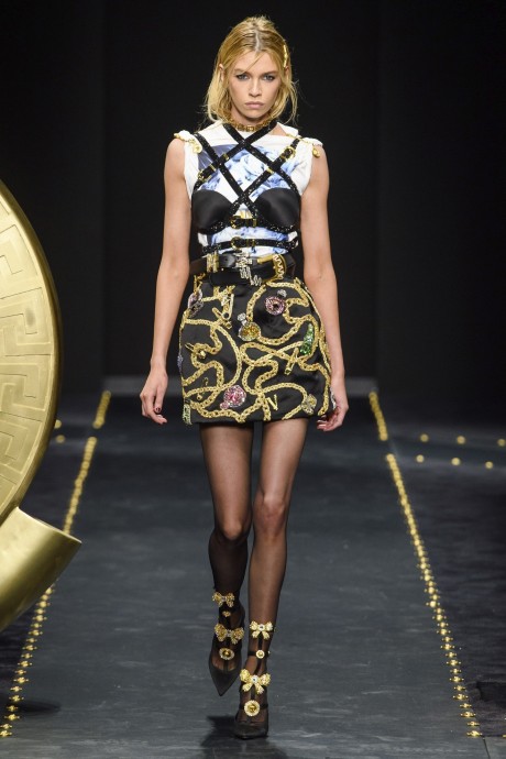 Модели коллекции Versace