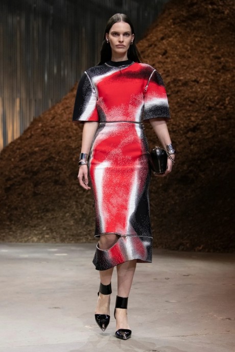 Коллекция Alexander McQueen Ready-To-Wear Осень-Зима 2022/2023