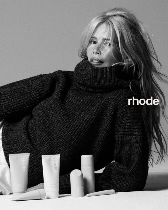 Клаудия Шиффер (Claudia Schiffer) в фотосессии для рекламной кампании Rhode Skin (2024) Клаудия Шиффер (Claudia Schiffer) в фотосессии для рекламной кампании Rhode Skin (2024)