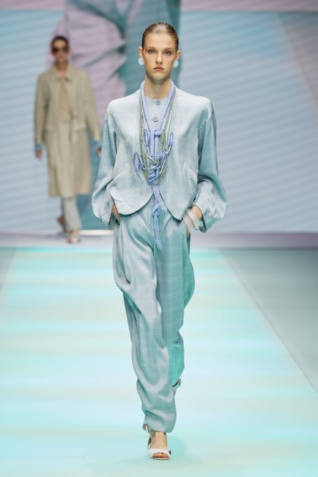 Коллекция Emporio Armani Ready-To-Wear Весна-Лето 2022 Коллекция Emporio Armani Ready-To-Wear Весна-Лето 2022