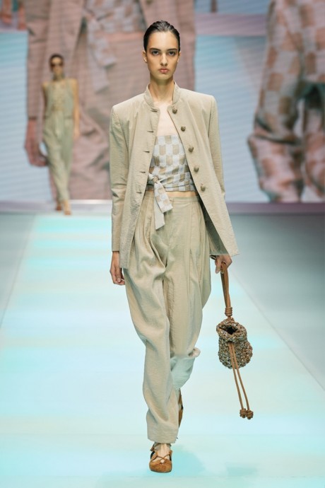 Коллекция Emporio Armani Ready-To-Wear Весна-Лето 2022 Коллекция Emporio Armani Ready-To-Wear Весна-Лето 2022