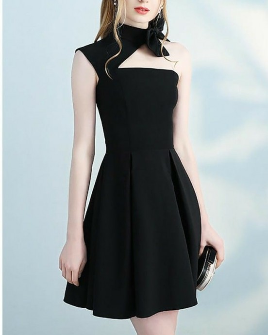 Маленькое черное платье с изюминкой