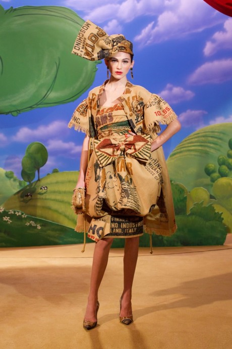 Коллекция Moschino Ready-To-Wear Осень-Зима 2021/2022 Коллекция Moschino Ready-To-Wear Осень-Зима 2021/2022