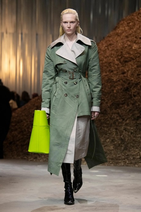 Коллекция Alexander McQueen Ready-To-Wear Осень-Зима 2022/2023 Коллекция Alexander McQueen Ready-To-Wear Осень-Зима 2022/2023