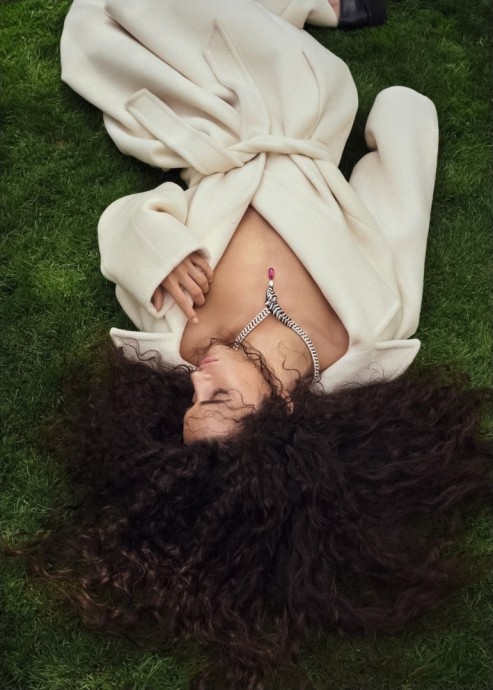 Кьяра Шелси (Chiara Scelsi) в фотосессии для журнала ELLE Germany (2024) Кьяра Шелси (Chiara Scelsi) в фотосессии для журнала ELLE Germany (2024)
