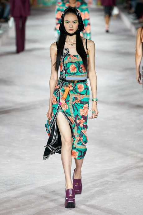 Коллекция Versace Ready-To-Wear Весна-Лето 2022