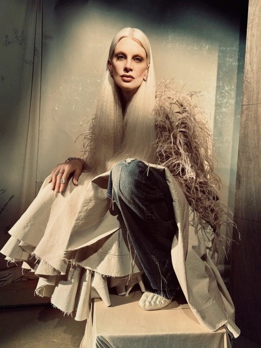 Кристен МакМенами (Kristen McMenamy) в фотосессии для журнала Vogue Japan (2023) Кристен МакМенами (Kristen McMenamy) в фотосессии для журнала Vogue Japan (2023)