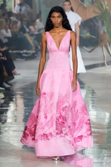 Коллекция Shiatzy Chen Ready To Wear Spring/Summer 2024 Paris Коллекция Shiatzy Chen Ready To Wear Spring/Summer 2024 Paris