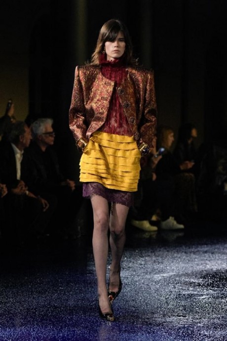 Коллекция Saint Laurent Ready-To-Wear Весна-Лето 2025 Коллекция Saint Laurent Ready-To-Wear Весна-Лето 2025