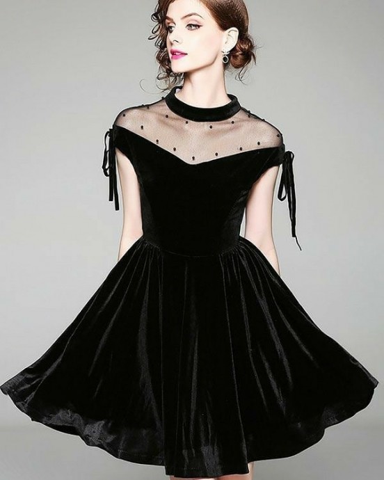 Маленькое черное платье с изюминкой