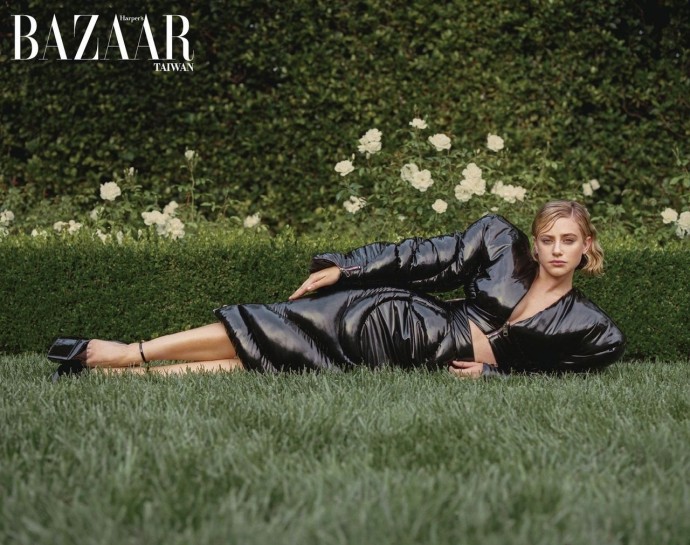 Лили Рейнхарт (Lili Reinhart) в фотосессии для журнала Harper’s Bazaar Taiwan (2022)