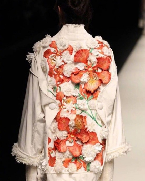 Превосходные наряды с использованием флористического дизайна