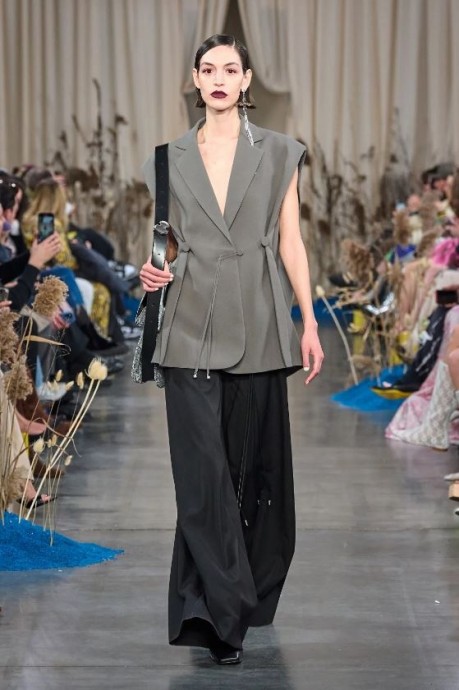 Коллекция Sarawong Ready-To-Wear Fall/Winter 2024 Milan Коллекция Sarawong Ready-To-Wear Fall/Winter 2024 Milan