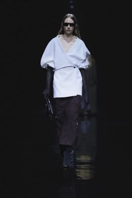 Коллекция Khaite Ready-To-Wear Fall/Winter 2024 New York Коллекция Khaite Ready-To-Wear Fall/Winter 2024 New York