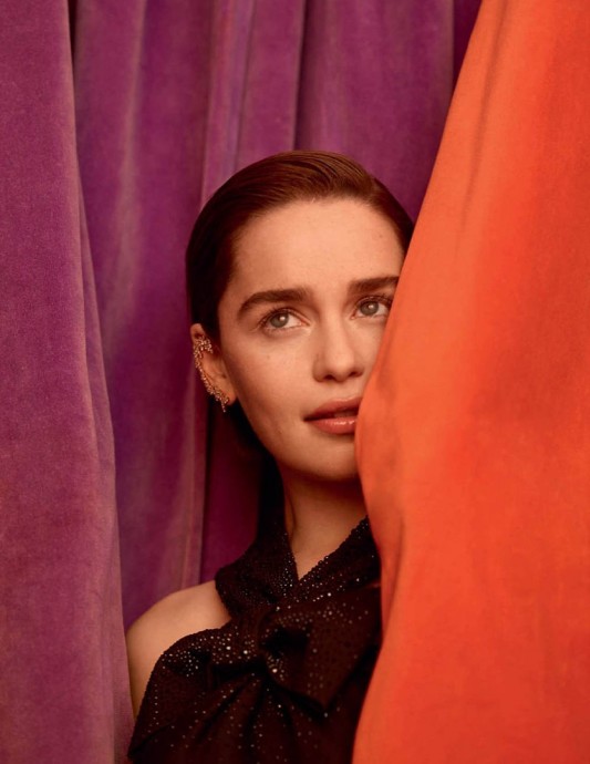 Эмилия Кларк (Emilia Clarke) в фотосессии для журнала Vogue Spain