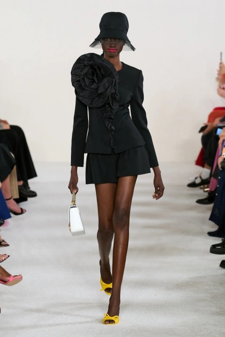 Коллекция Carolina Herrera Ready-To-Wear Весна-Лето 2023 Коллекция Carolina Herrera Ready-To-Wear Весна-Лето 2023