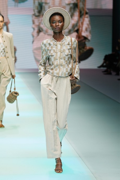 Коллекция Emporio Armani Ready-To-Wear Весна-Лето 2022 Коллекция Emporio Armani Ready-To-Wear Весна-Лето 2022