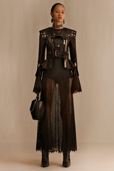 Модели коллекции Alexander McQueen Resort