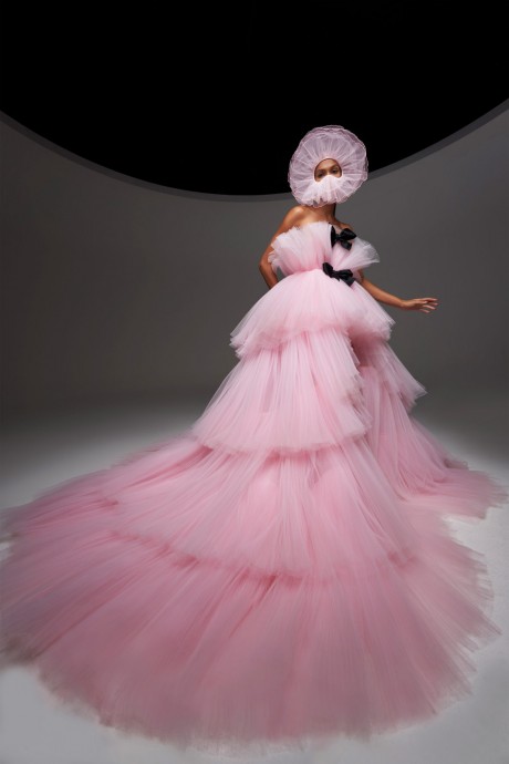 Модели коллекции Giambattista Valli Couture