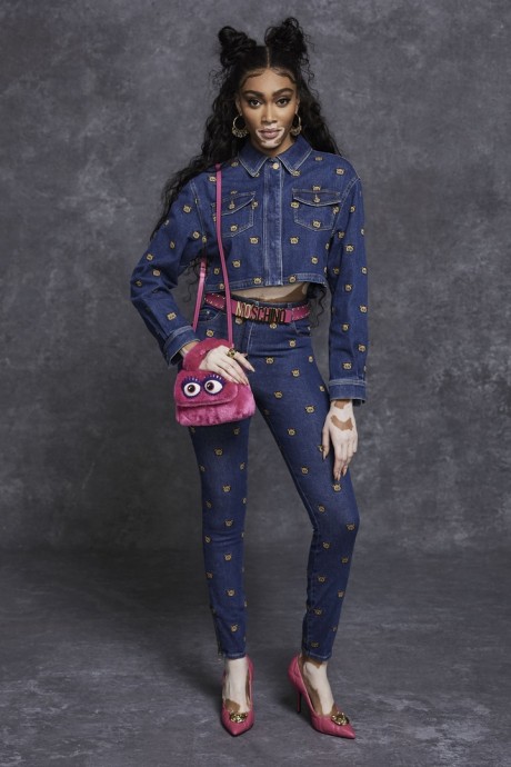 Коллекция Moschino Pre-Fall Осень-Зима 2021/2022