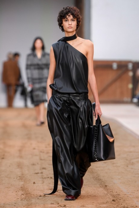 Коллекция Stella McCartney Ready-To-Wear Осень-Зима 2023-2024 Коллекция Stella McCartney Ready-To-Wear Осень-Зима 2023-2024