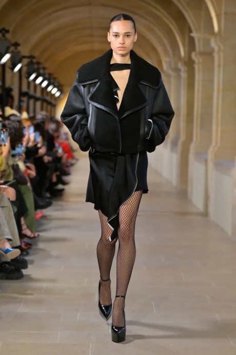Коллекция Victoria Beckham Ready-To-Wear Осень-Зима 2023-2024 Коллекция Victoria Beckham Ready-To-Wear Осень-Зима 2023-2024