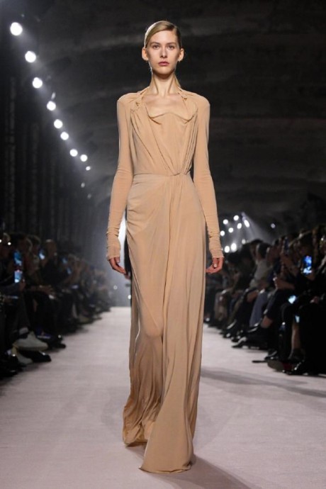 Коллекция Victoria Beckham Ready-To-Wear Осень-Зима 2025-2026 Коллекция Victoria Beckham Ready-To-Wear Осень-Зима 2025-2026