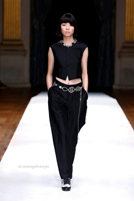 Yohji Yamamoto Ready To Wear Spring/Summer 2024 Paris Yohji Yamamoto Ready To Wear Spring/Summer 2024 Paris