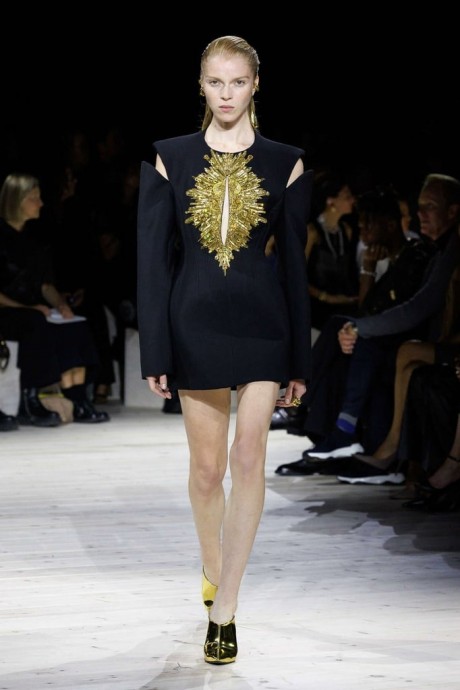 Коллекция Alexander McQueen Ready-To-Wear Весна-Лето 2024 Коллекция Alexander McQueen Ready-To-Wear Весна-Лето 2024