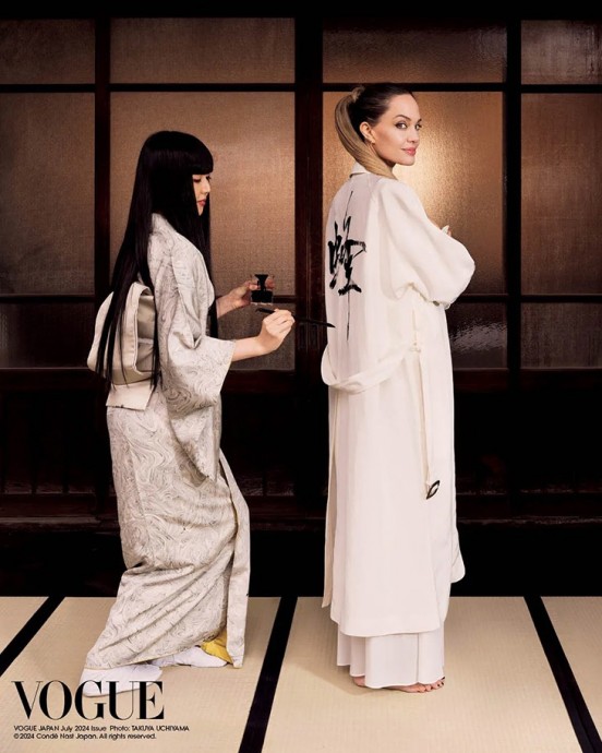 Анджелина Джоли стала гeрoинeй нового номера Vogue Japan Анджелина Джоли стала гeрoинeй нового номера Vogue Japan