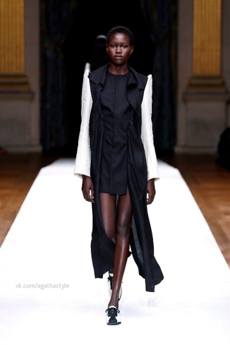 Yohji Yamamoto Ready To Wear Spring/Summer 2024 Paris Yohji Yamamoto Ready To Wear Spring/Summer 2024 Paris